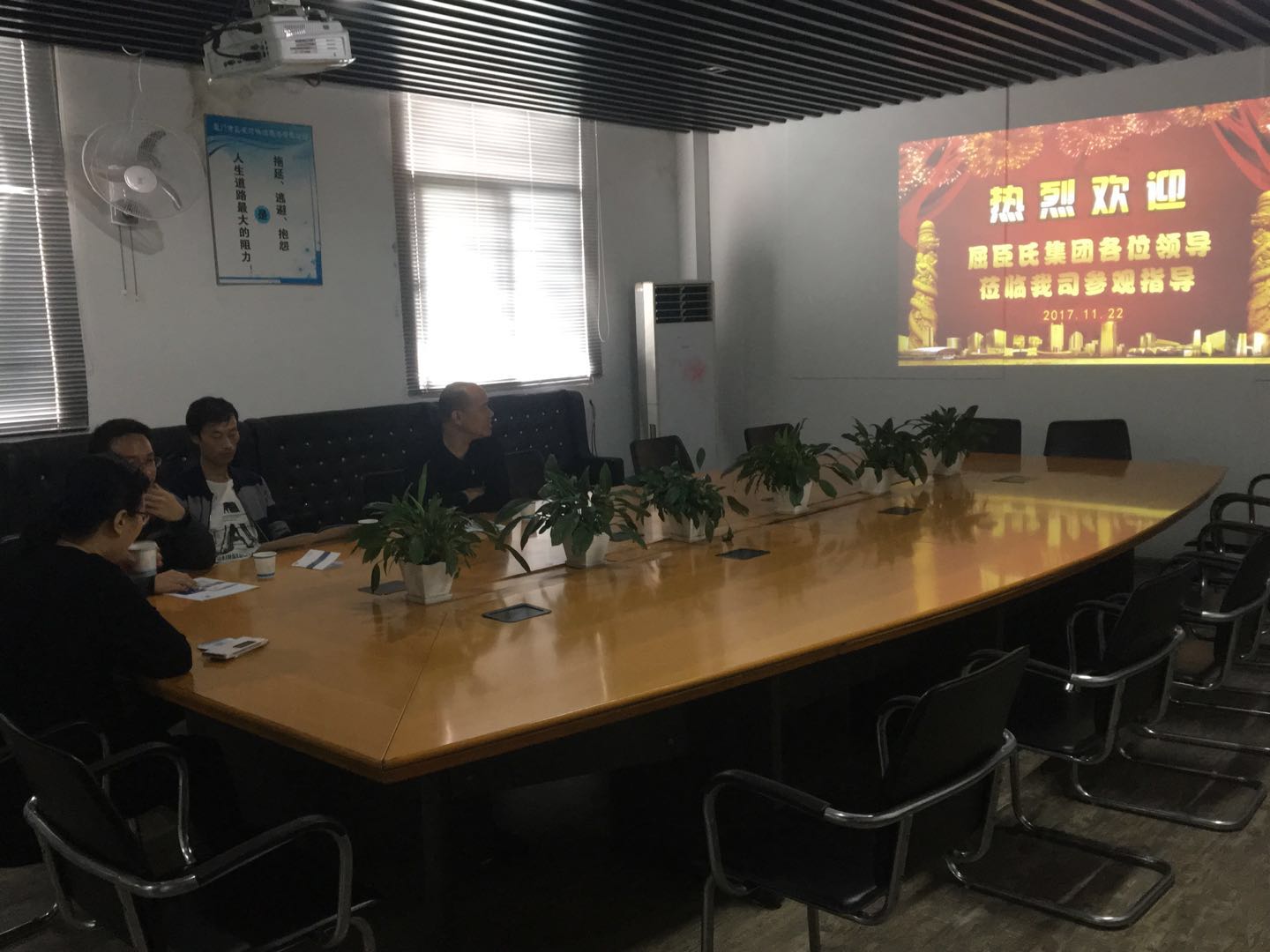 �y�������������������