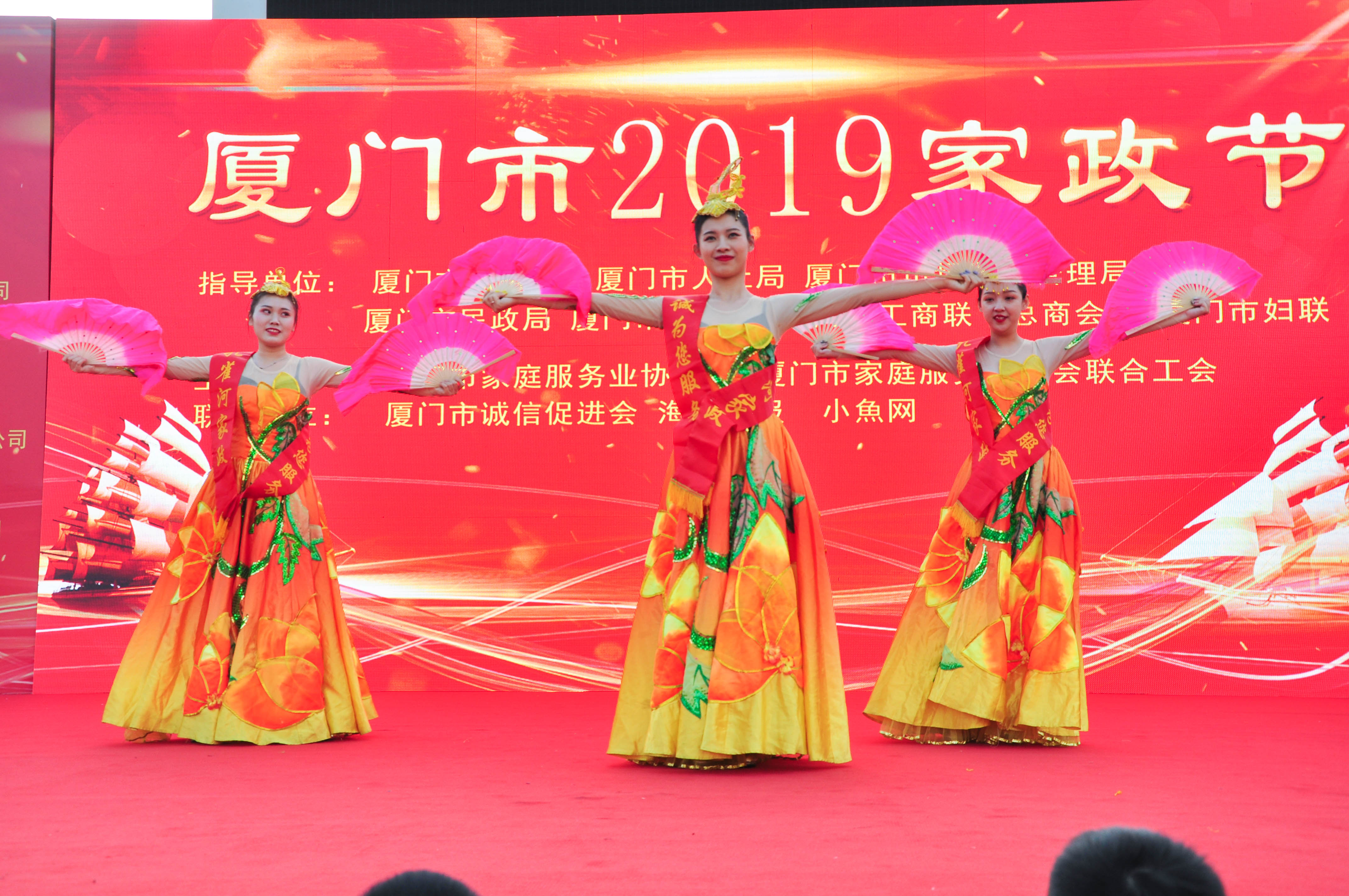 �g��Ц�Z��һ����ʮ�˰���ˇ�R�ψ�������ȸ�������B�T�е����ü�����(ji��)